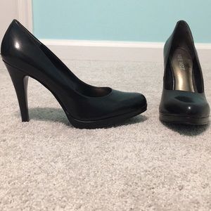 Nine West Black Pumps